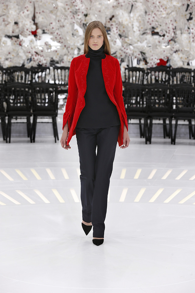 LOOK 42,EMBROIDERED RED COTTON VELVET COAT WITH BLACK WOOL TOP AND DARK NAVY WOOL PANTS.