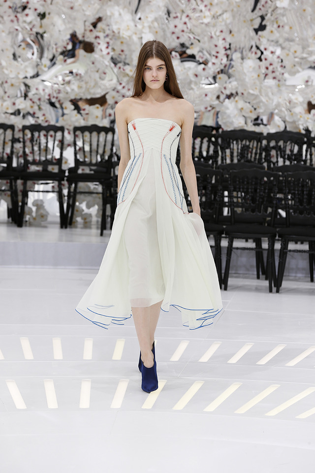 LOOK 58,EMBROIDERED PALE GREEN PLEATED SILK DRESS.