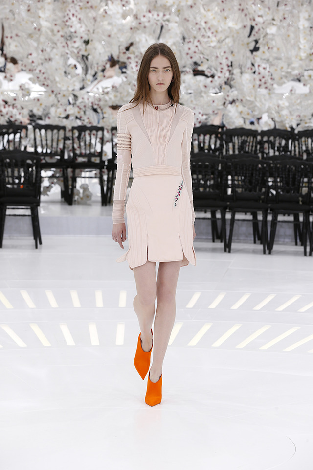 LOOK 32,EMBROIDERED PALE PINK PLEATED AND STITCHED JACQUARD SILK TOP WITH EMBROIDERED PALE PINK STITCHED SILK SKIRT.