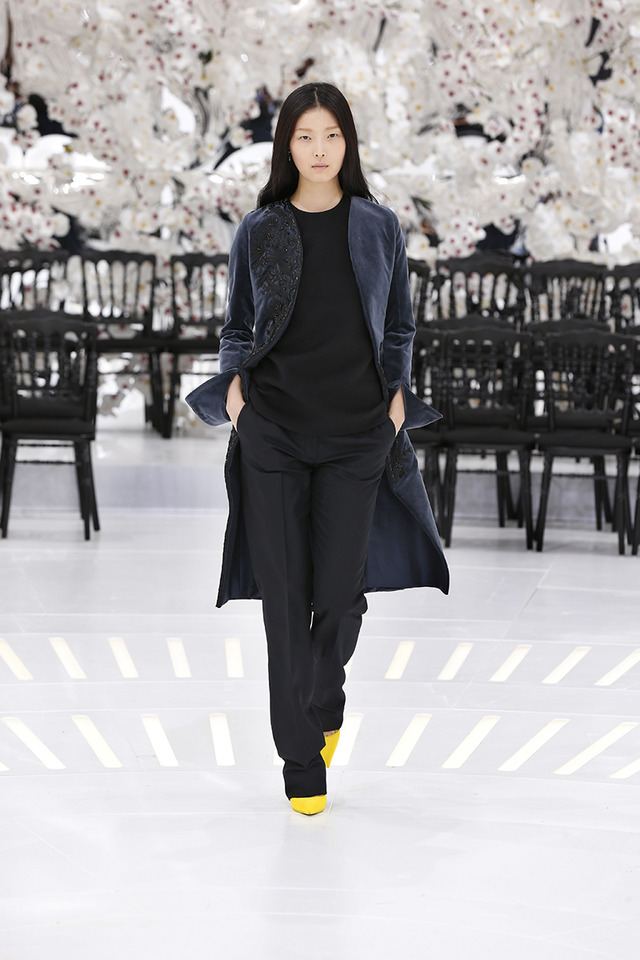 LOOK 43,EMBROIDERED SLATE COTTON VELVET COAT WITH BLACK WOOL TOP AND BLACK WOOL PANTS.