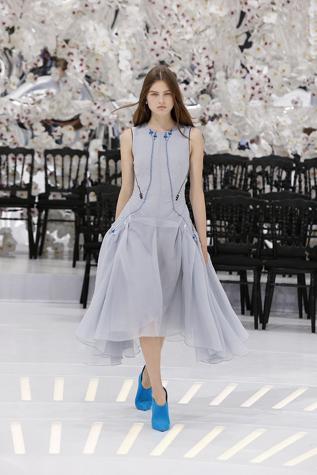 LOOK 61,EMBROIDERED DIOR GREY PLEATED SILK DRESS.