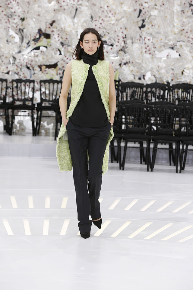 LOOK 40,EMBROIDERED GREEN BREITSCHWANZ SLEEVELESS COAT WITH BLACK WOOL TOP AND BLACK WOOL PANTS.