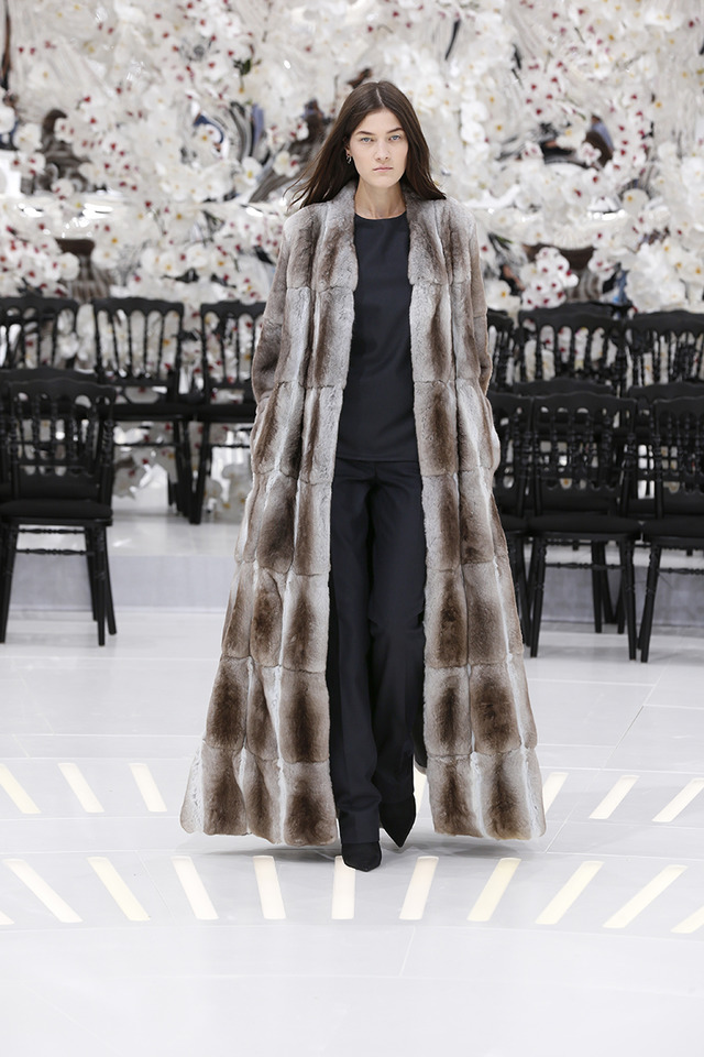 LOOK 24,LONG LIGHT TAUPE CHINCHILLA COAT WITH DARK NAVY WOOL TOP AND PANTS.