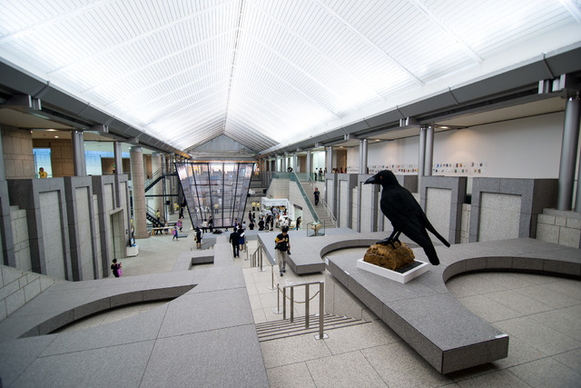 横浜美術館エントランスホール