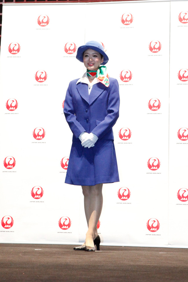 JAL＆JALエクスプレスが最初で最後の歴代制服ファッションショー。合弁を記念して