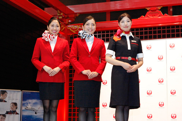 JAL＆JALエクスプレスが最初で最後の歴代制服ファッションショー。合弁を記念して