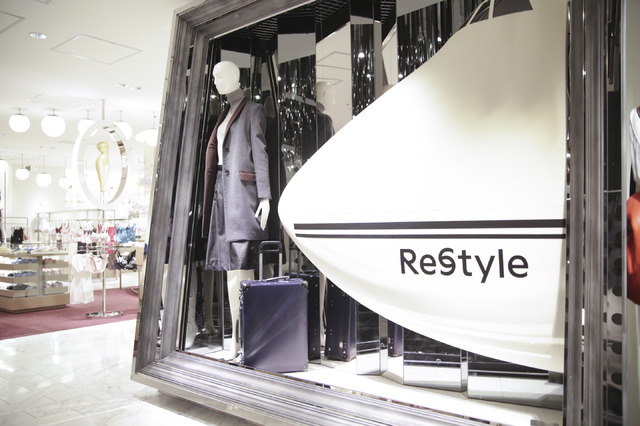 「ReStyle」の文字が躍る飛行機ボディ