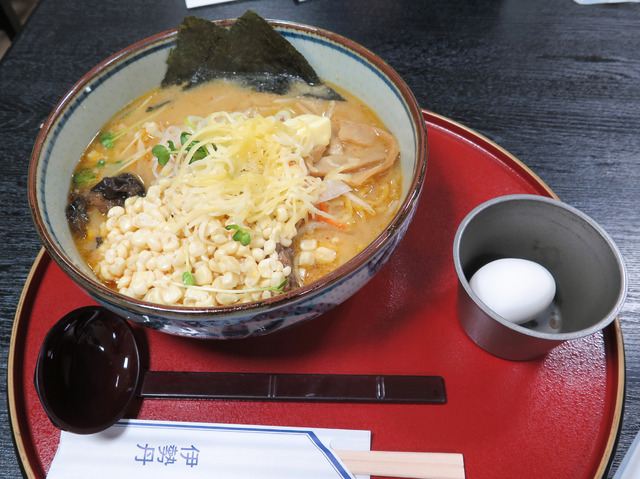 白樺山荘の「ピュアホワイト＆とろけるチーズのあぶり入りラーメン」