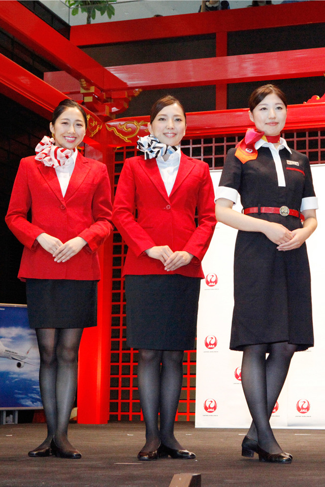 JAL＆JALエクスプレスが最初で最後の歴代制服ファッションショー。合弁を記念して