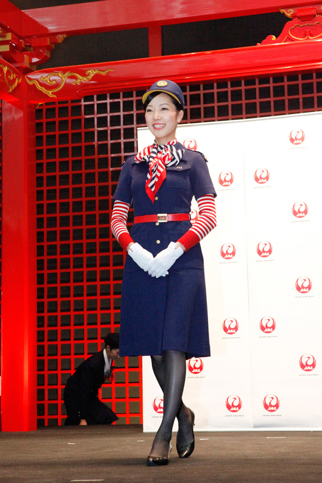 JAL＆JALエクスプレスが最初で最後の歴代制服ファッションショー。合弁を記念して