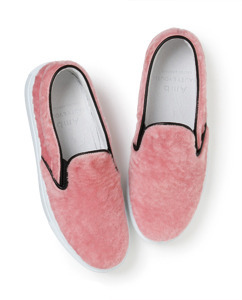 エーエムビーのSLIP-ON SNEAKER