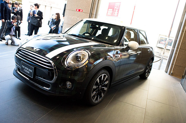 イセタンメンズと、ドイツ自動車BMWがコラボレーションした「The New Blackwatch MINI」お披露目