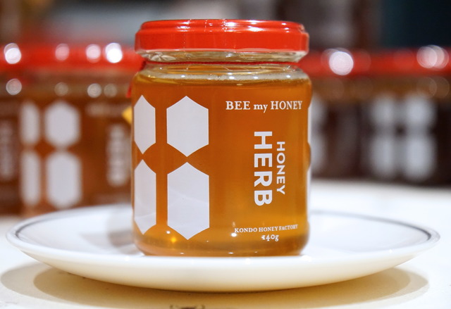 近藤養蜂場が提供するBEE my HONEYシリーズの「ハーブはちみつ」