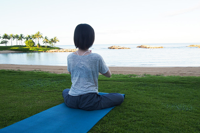 海辺で瞑想中