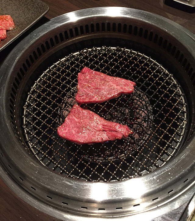 焼肉不毛の地・青山にスタイリッシュな焼肉店「焼肉 碧山」オープン