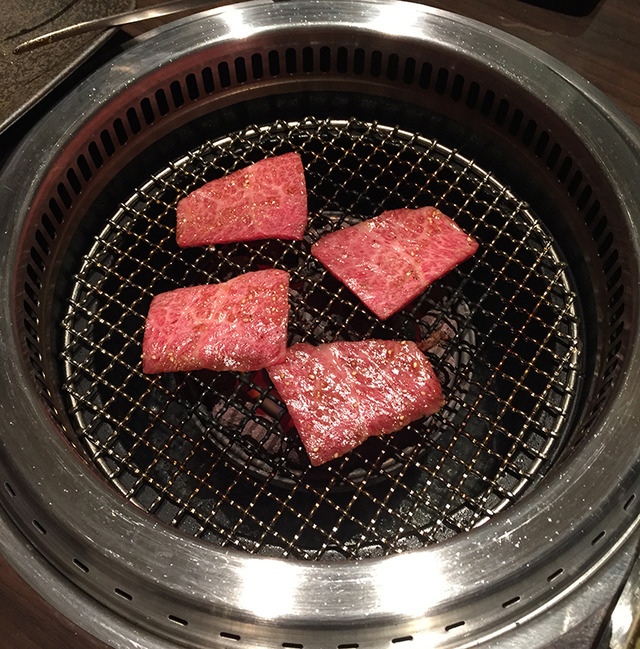 焼肉不毛の地・青山にスタイリッシュな焼肉店「焼肉 碧山」オープン