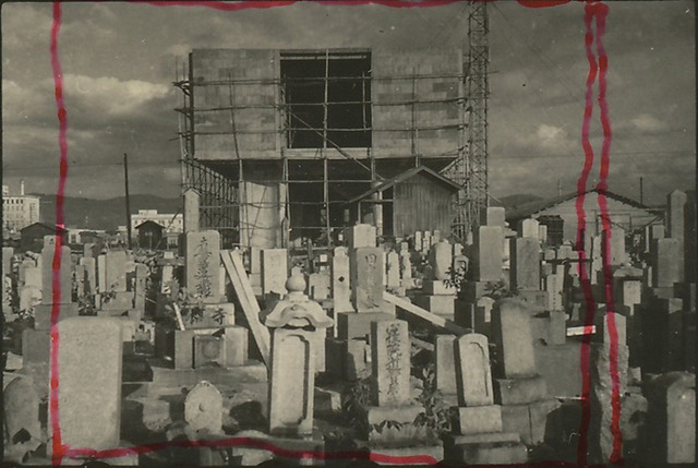 広島平和会館原爆記念陳列館（広島県広島市、1952年）1952 年撮影 (C)丹下健三 トリミング線は丹下自らが入れたもの