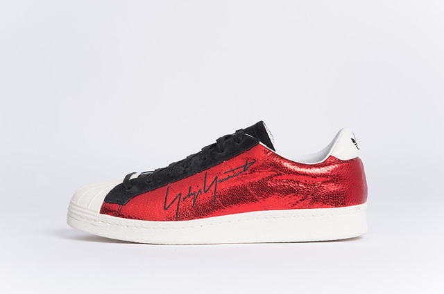 adidas SS Metallic by Yohji Yamamoto／3万6,000円／メタリックレッド／ヨウジヤマモト