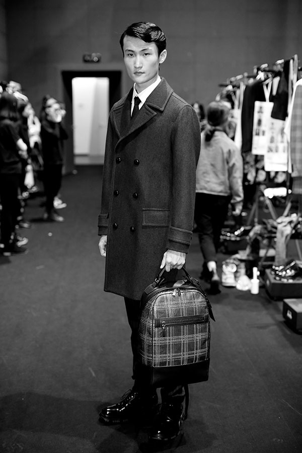 「DIOR HOMME」15-16AWコレクション・ランウェイショー＠中国・広州／BACKSTAGE BY SASKIA LAWAKS