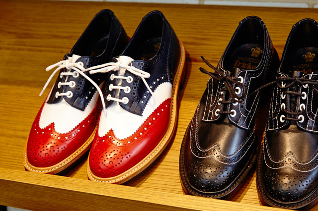 「トリッカーズ（Tricker's）」とコラボレーションしたレースアップシューズ（8万3,000円）