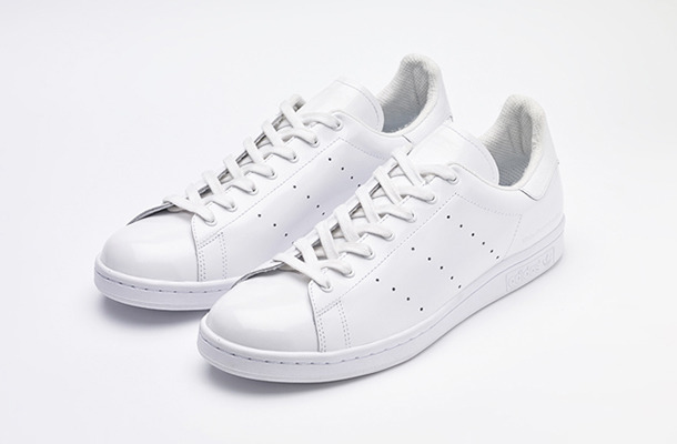 「アディダス オリジナルス」が、「ホワイトマウンテニアリング」とのコラボレーションスニーカー「Stan Smith Patent」を発売