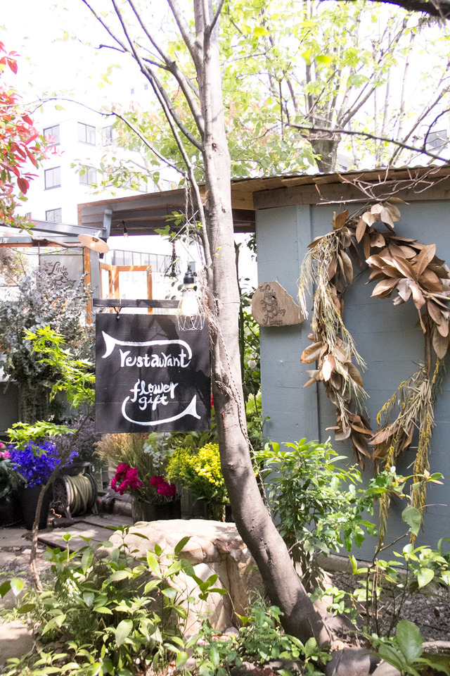 明治神宮前の花屋「ザ リトル ショップ オブ フラワーズ（The Little Shop of Flowers）」