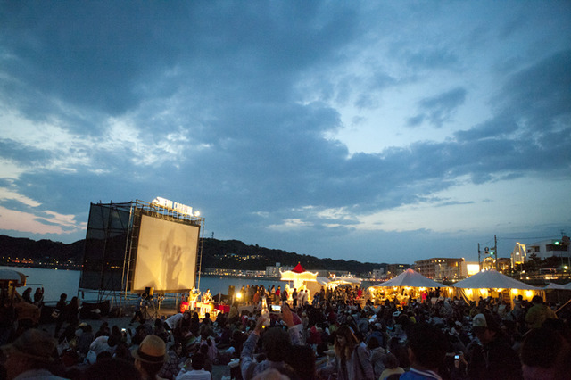 白川郷の世界遺産登録20周年を記念して映画祭「CINEMA CARAVAN in 白川郷」を開催