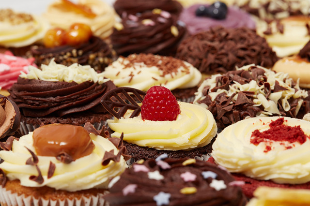 可愛らしい見た目が特徴の「CUPCAKES」（タイニー／250円～300円、レギュラー／460円～560円）