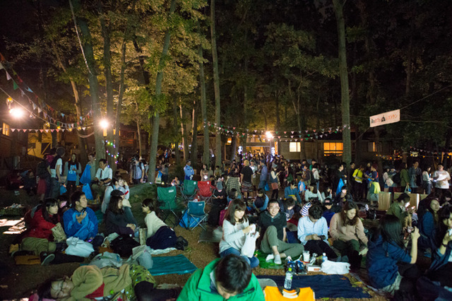 オールナイトの野外映画フェス「夜空と交差する森の映画祭 2015」のチケットの追加販売が決定