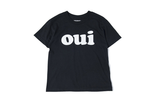 “oui”ロゴの復刻デザインTシャツ（4,500円）