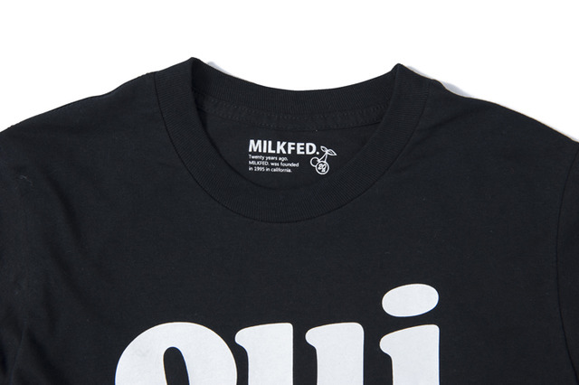 “oui”ロゴの復刻デザインTシャツ（4,500円）