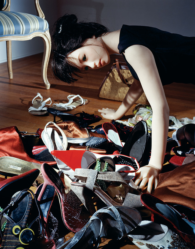 国際写真賞「Prix Pictet」東京巡回展／Laurie Simmons「The Love Doll / Day 26 (Shoes)」