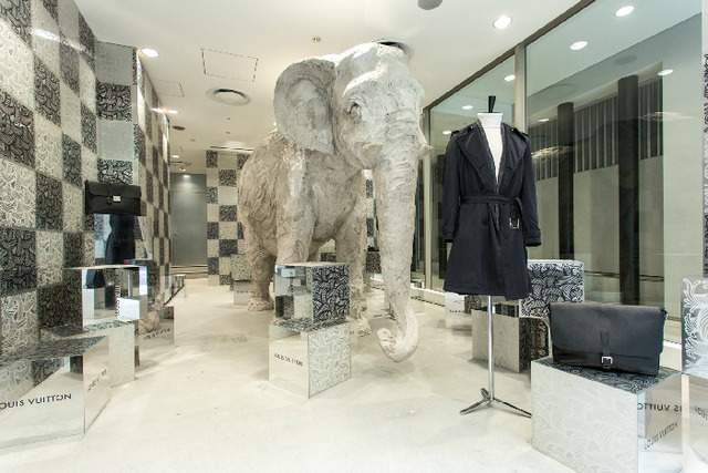 1階の”ゾウの部屋”にはルイ・ヴィトン（LOUIS VUITTON）の2014-15AWのスペシャルインスタレーションが展示されている。