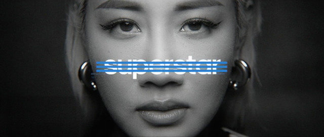 「アディダス オリジナルス」がファレル・ウィリアムスとともに、グローバルキャンペーン「#OriginalSuperstar - Pay It Forward」を全世界にて展開