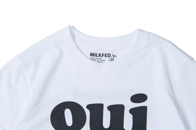 “oui”ロゴの復刻デザインTシャツ（4,500円）