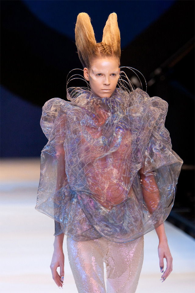 アレキサンダー・マックイーンのドキュメンタリーDVD「The legacy of Alexander McQueen」／Photo: Victor Boyko Getty Images