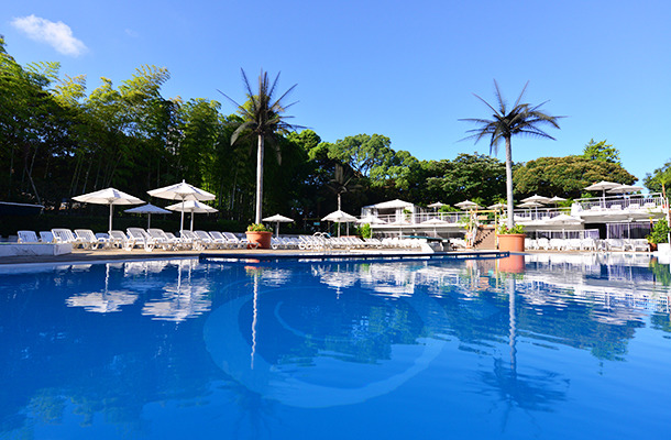 都内のシティホテルでは最大級のアウトドアプールとなる、ホテルニューオータニの「GARDEN POOL」