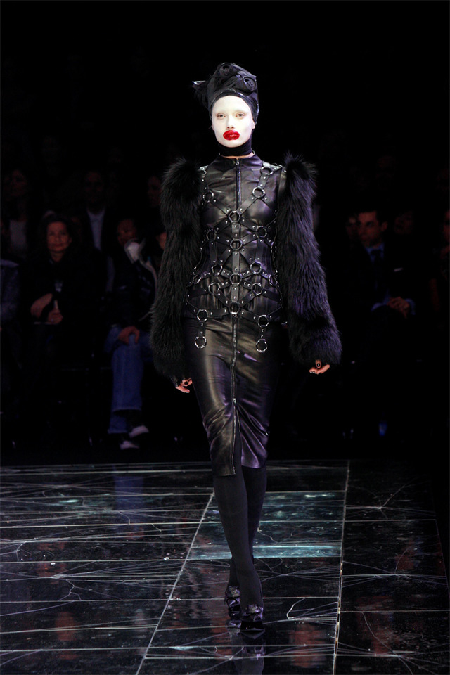 アレキサンダー・マックイーンのドキュメンタリーDVD「The legacy of Alexander McQueen」／Photo: Victor Boyko Getty Images