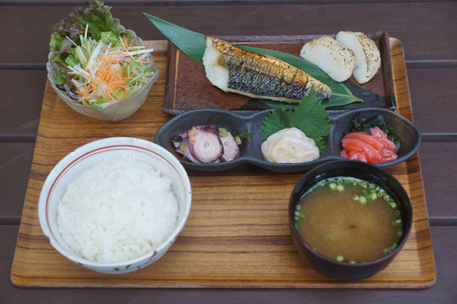 駿河屋賀兵衛の「賀兵衛の塩辛定食」（1,150円）