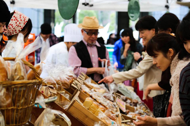 第7回「青山パン祭り」が国連大学前広場にて開催