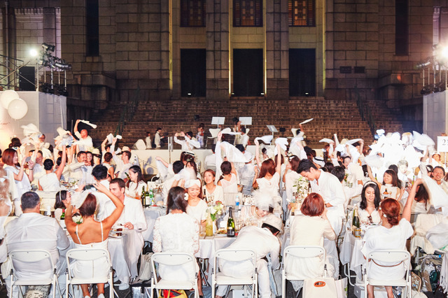 ドレスコードは“白”、日本初上陸のディナーパーティ「ディネ・アン・ブラン（Diner en Blanc）」