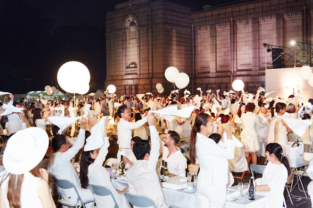 ドレスコードは“白”、日本初上陸のディナーパーティ「ディネ・アン・ブラン（Diner en Blanc）」