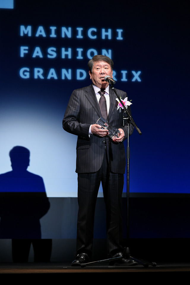 特別賞を受賞した第一織物の吉岡隆治社長