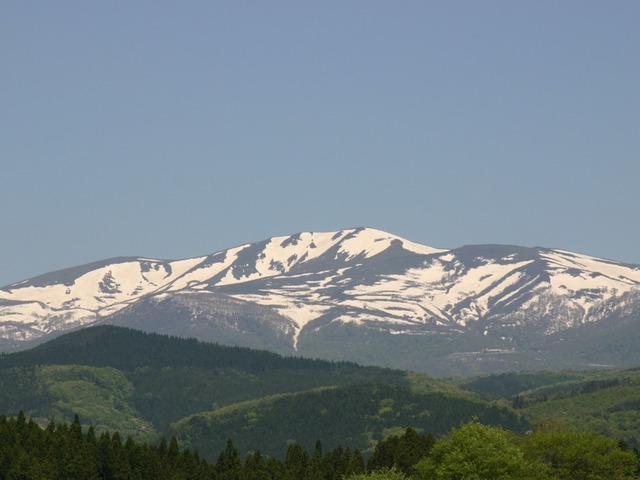 千葉まつ江さんが暮らす栗原市は栗駒山を望む山間部