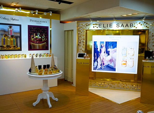 「イセタン サロン ド パルファン（ISETAN Salon de Parfum）」会場内の様子。右のブースはエリー サーブ（ELIE https://cms.fashion-headline.com:6430/backend.php/ctmsArticleImageNewImageSpec/popup/149234SAAB）