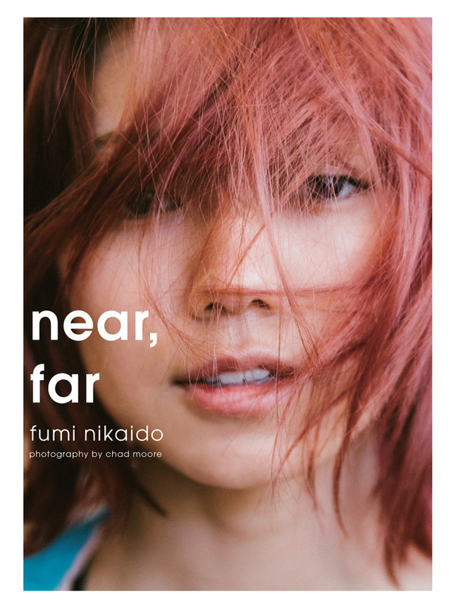 二階堂ふみが自身の写真集『near, far』の発売を記念したサイン会を開催