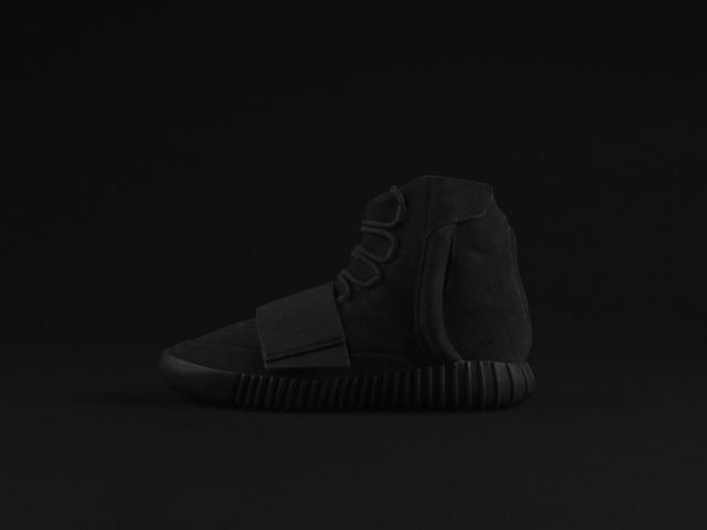 アディダス オリジナルスがカニエ・ウエストとのコラボレーションシューズ「YEEZY BOOST 750」の新色であるブラックカラー（4万5,000円）を発売