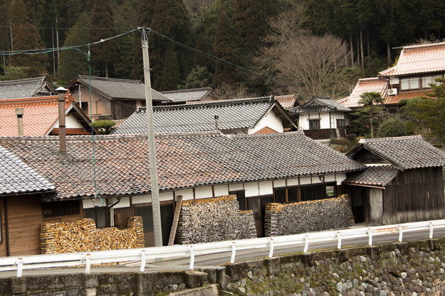 因州・中井窯ー引き算で生まれた緑・白・黒の器【鳥取の旅 vol.2】