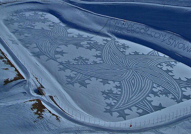 雪山に巨大なミステリーサークル。自身の足で踏み固めて描く壮大なスノーアート