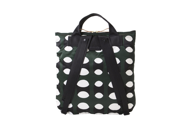 「2WAY TOTE BAG」（3万7,000円）